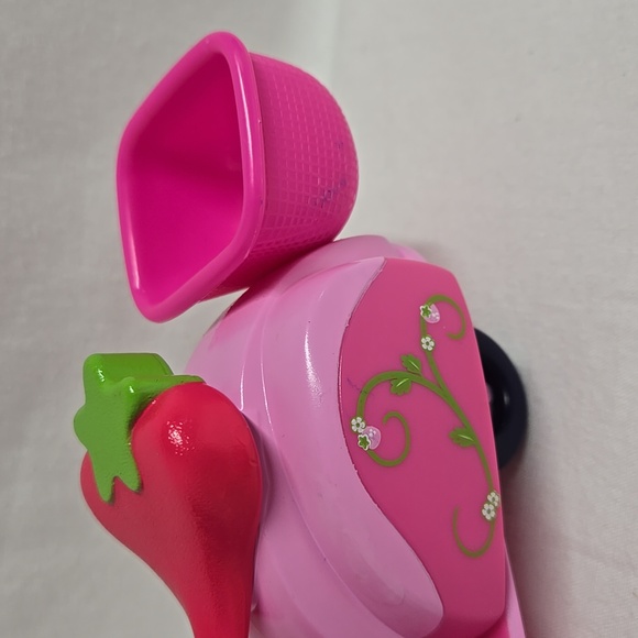 Strawberry Shortcake Scooter Pink Rolling Wheels NICE Condition 2015 TCFC - Picture 5 of 14